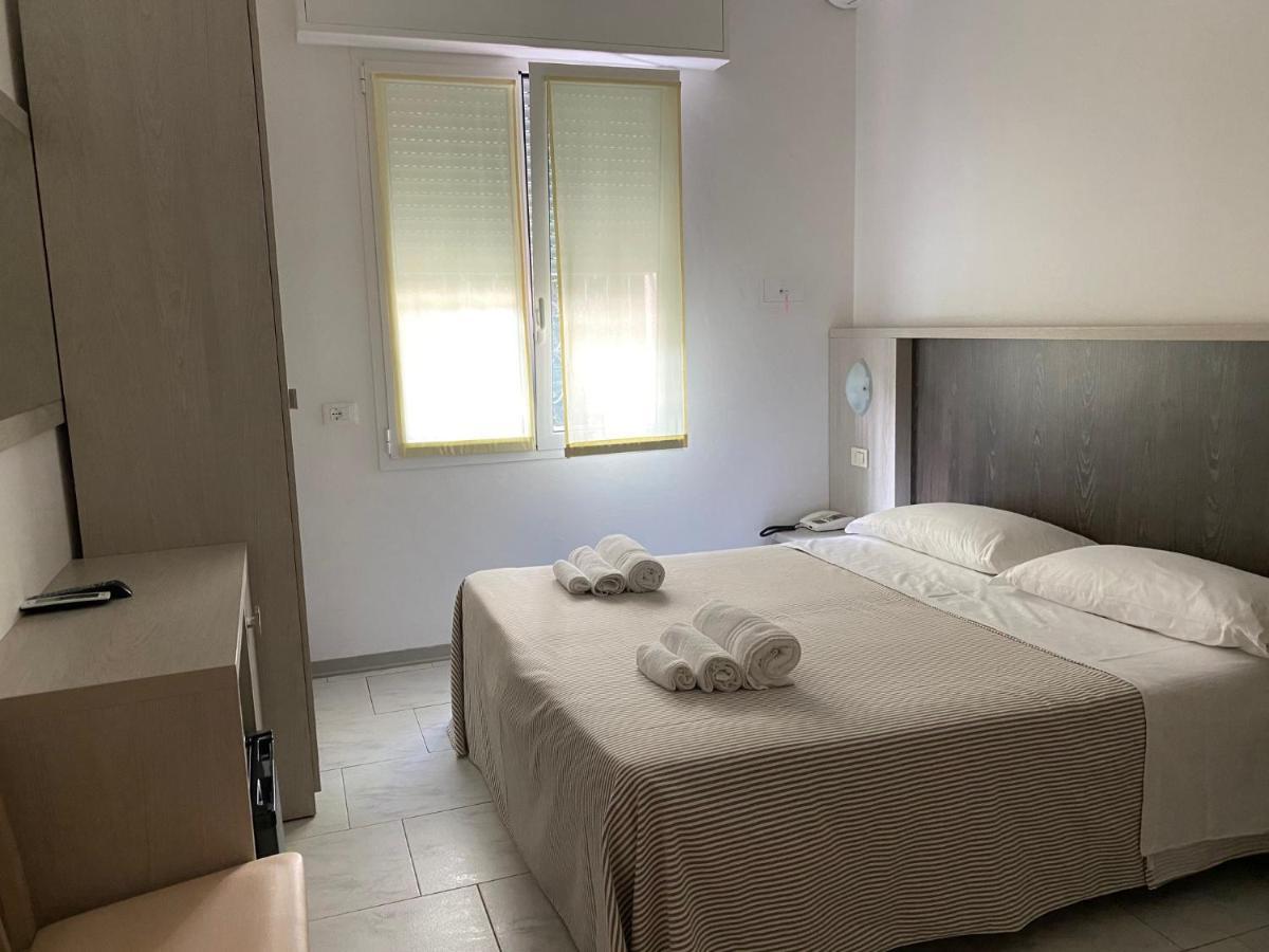 Hotel Chery Milano Marittima Exterior foto